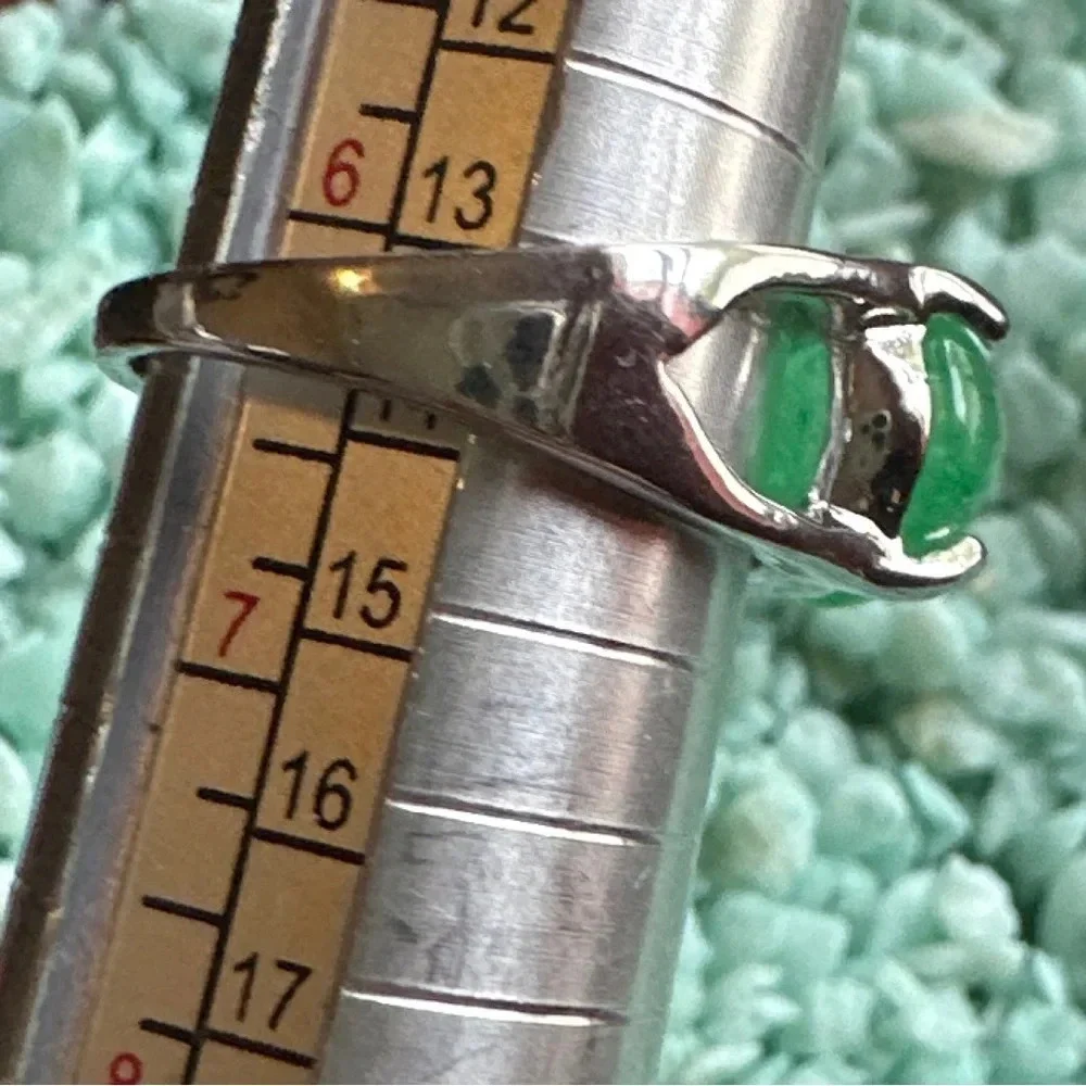 Green Jade Victorian silver ring / wealth and good luck healing crystal
